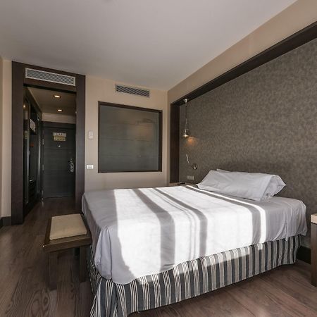 Hotel Mercader Madrid Exterior photo