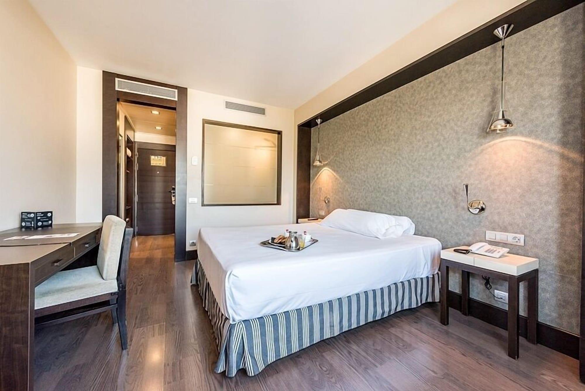 Hotel Mercader Madrid Exterior photo