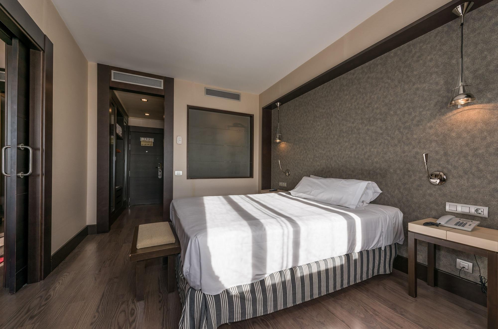 Hotel Mercader Madrid Exterior photo