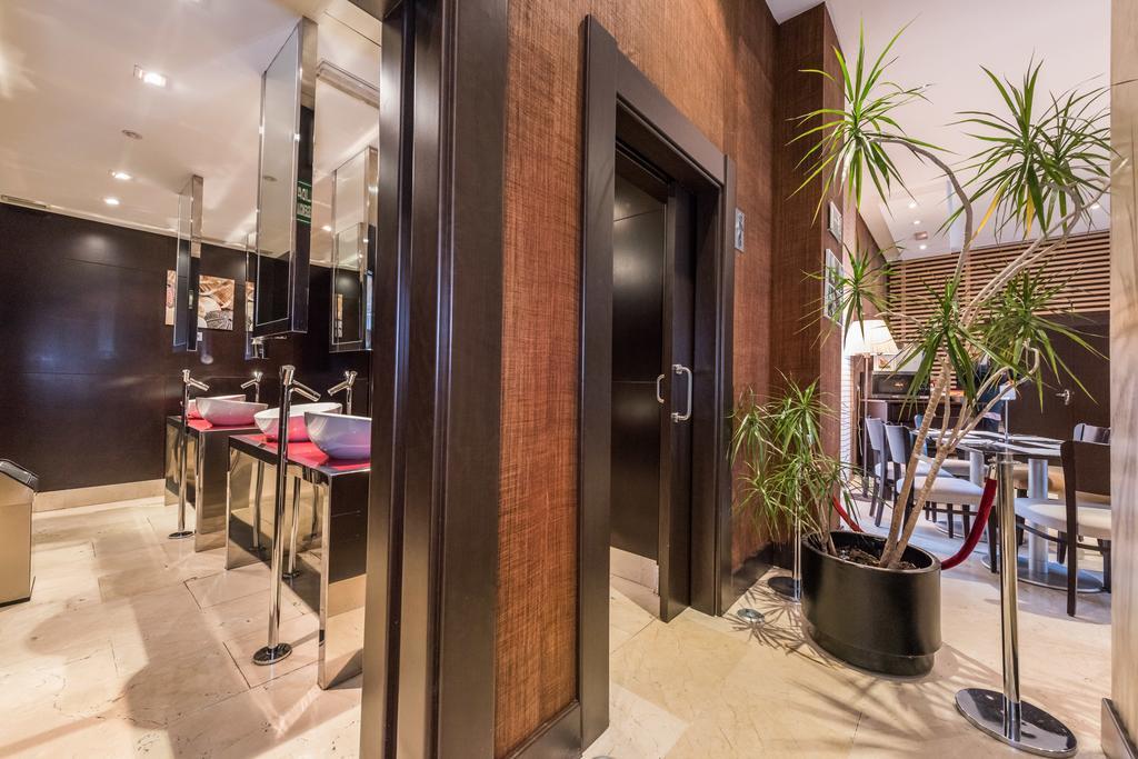 Hotel Mercader Madrid Exterior photo
