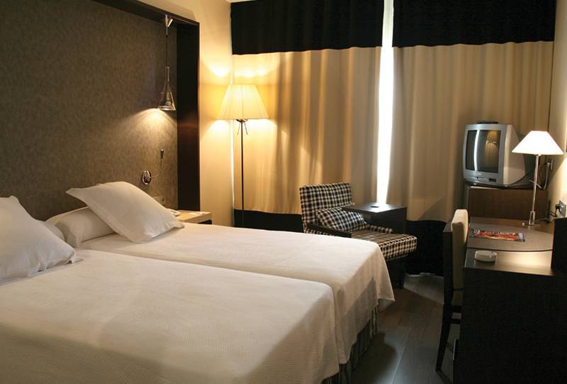 Hotel Mercader Madrid Exterior photo