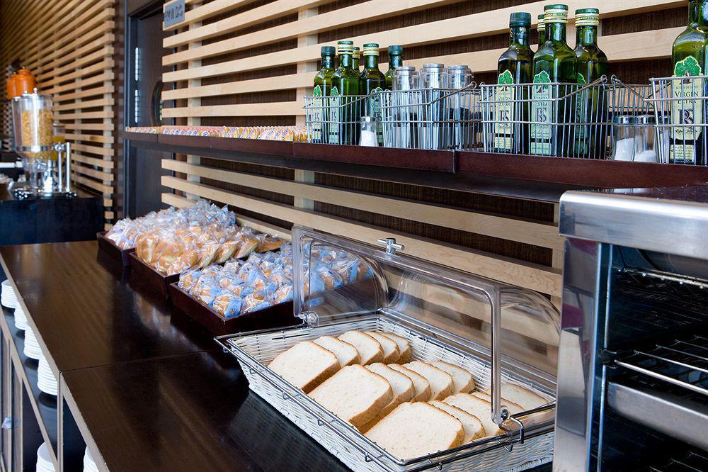 Hotel Mercader Madrid Exterior photo
